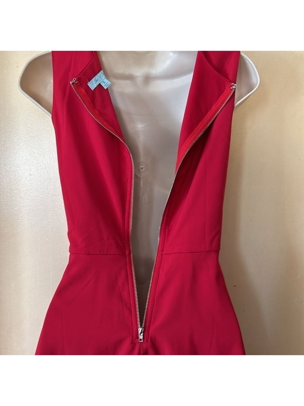 She and Sky red laser cut sleeveless mini size S - Picture 8 of 10